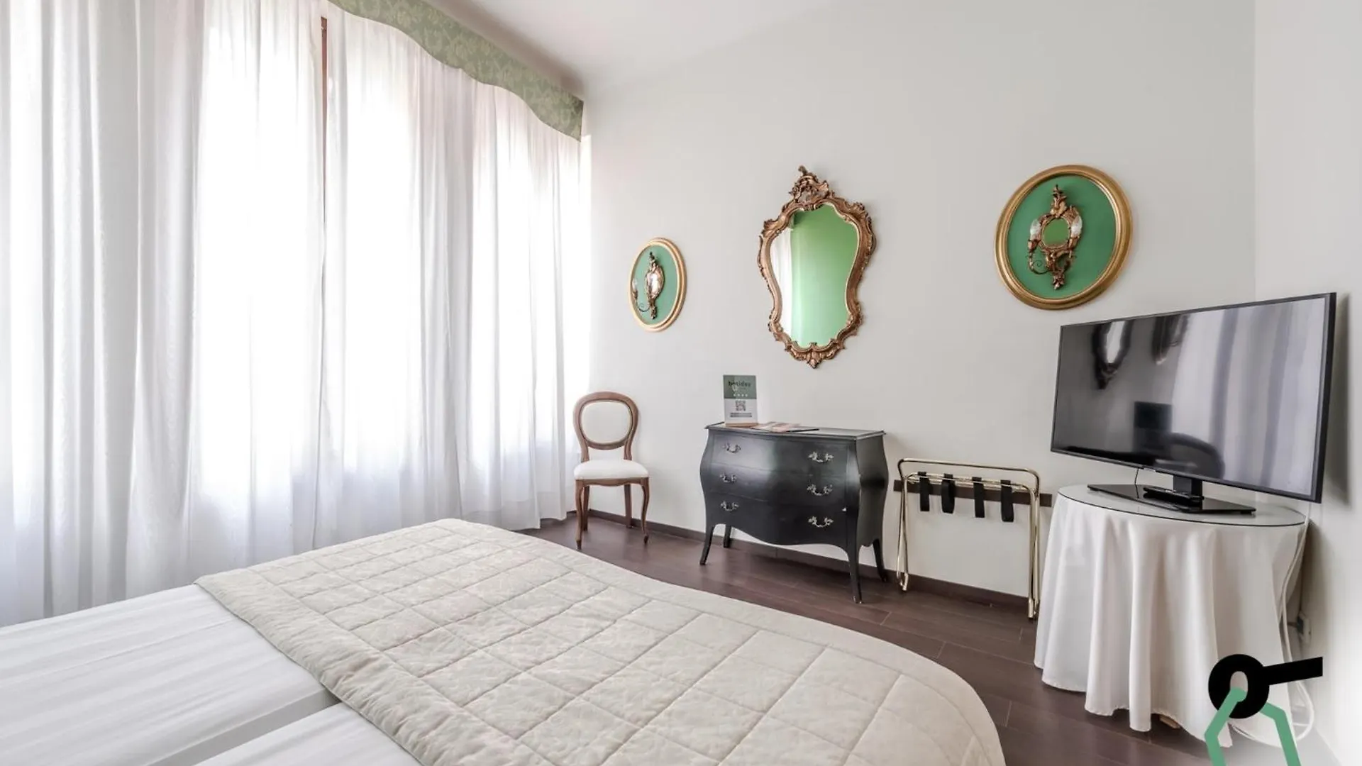 Hotiday Room Collection - Venezia Santa Lucia 4*, Venice Italy