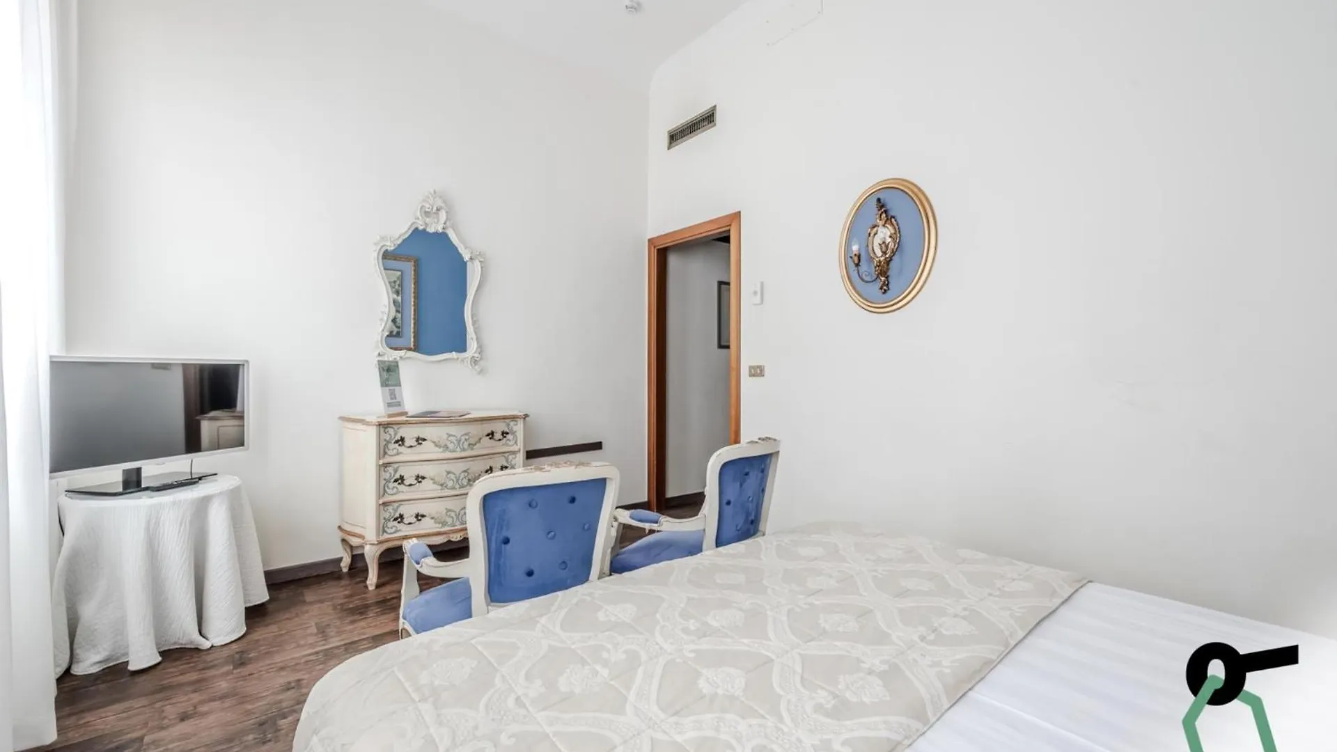 **** Hotel Hotiday Room Collection - Venezia Santa Lucia Italy
