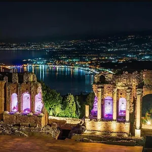 https://humboldt-luxury-room-taormina.sicilyhotelsitaly.net